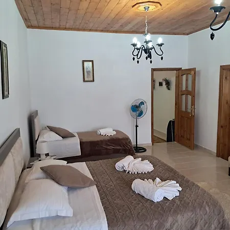 شقة House In The Old Town With View Gjirokastër