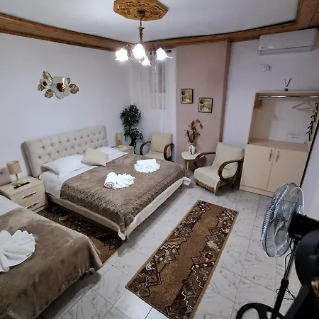 House In The Old Town With View شقة Gjirokastër