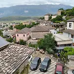 House In The Old Town With View Appartement Gjirokastër