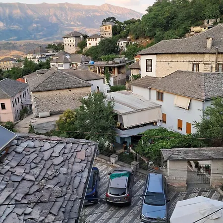 House In The Old Town With View شقة Gjirokastër