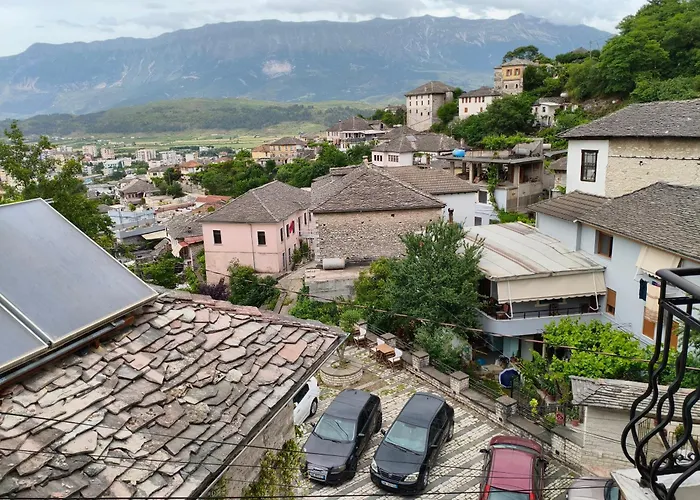 House In The Old Town With View شقة Gjirokastër