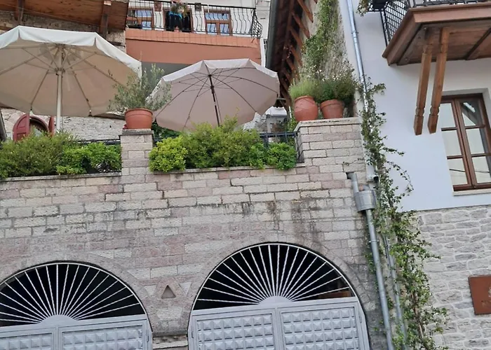 House In The Old Town With View شقة *